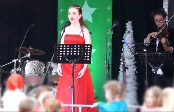 Community carols in Urunga. Leah Bell singing at a community carols event in Urunga.